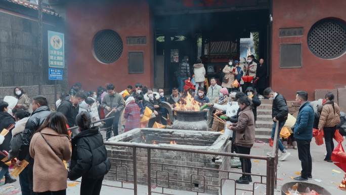 新年祈福云南晋宁盘龙寺香火香客