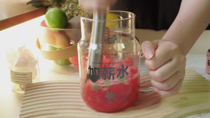 【镜头合集】玻璃杯放入水果西瓜块(1)