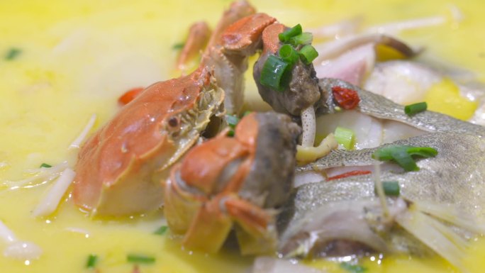 鲈鱼螃蟹煲汤成品展示