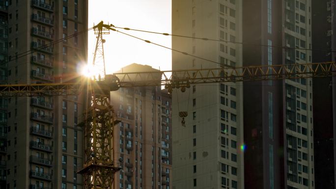 高楼大厦烂尾楼停工建筑吊车钢筋水泥框架