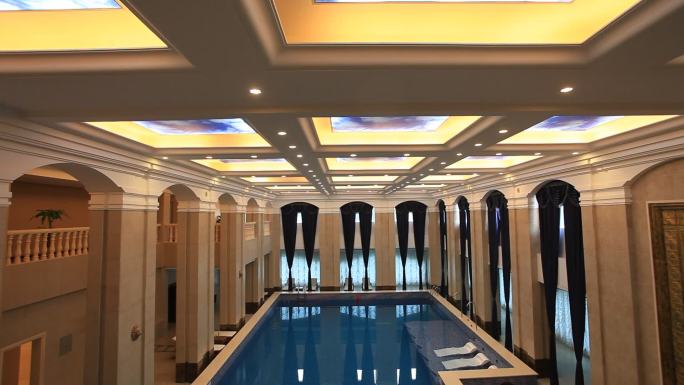 室内高端大气游泳池