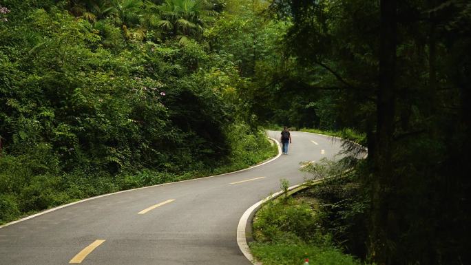 山路盘山路走进大山林荫路支教女教师