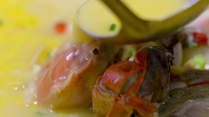 鲈鱼螃蟹煲汤成品展示