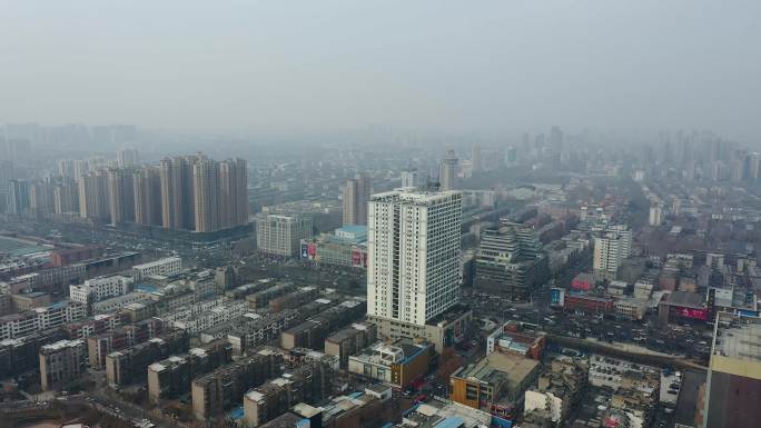 航拍雾霾天山东淄博城市风景