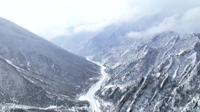 扎碾公路雪山雪景航拍