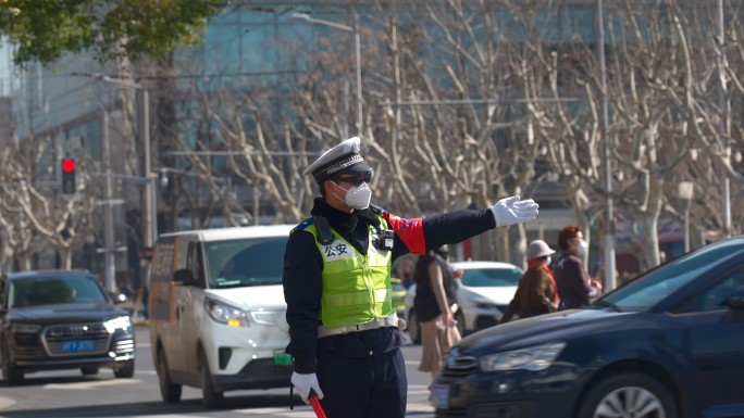 交警指挥交通