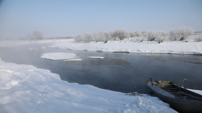 乌苏里江湿地雾凇