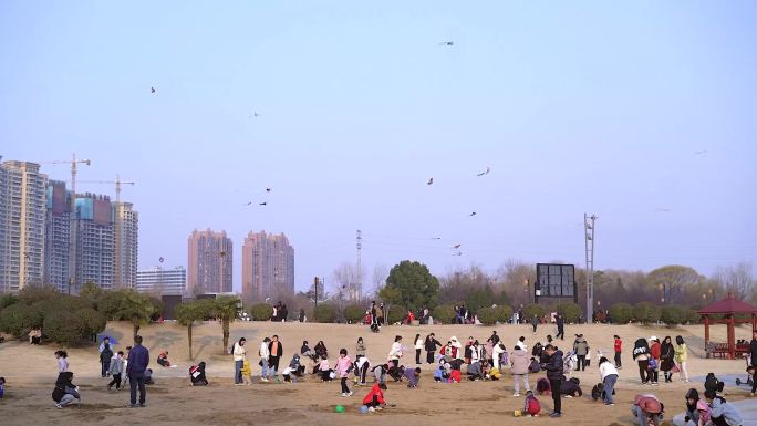 踏春放风筝春景游乐园广场