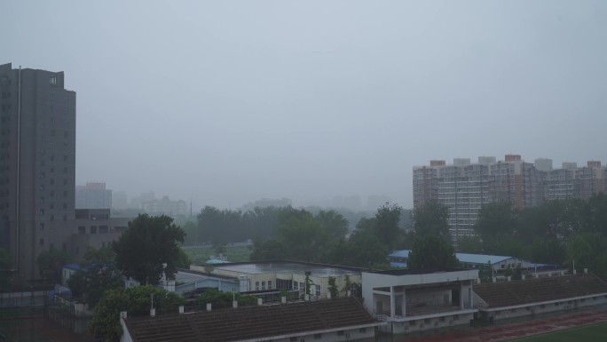 【镜头合集】阴天雨雾下雨中的城市楼房
