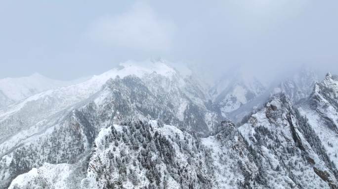 青海扎碾公路雪山航拍