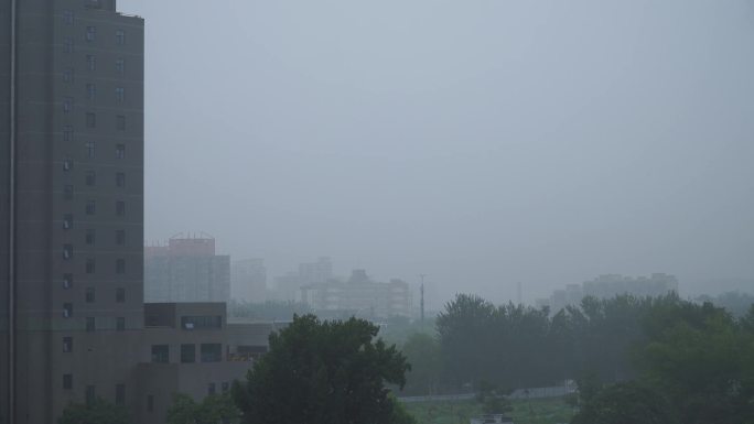 【镜头合集】阴天雨雾下雨中的城市楼房