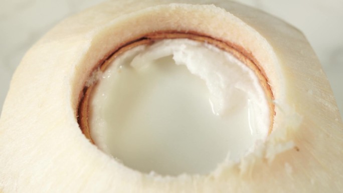 【镜头合集】椰子奶冻过滤加入椰乳 (2)