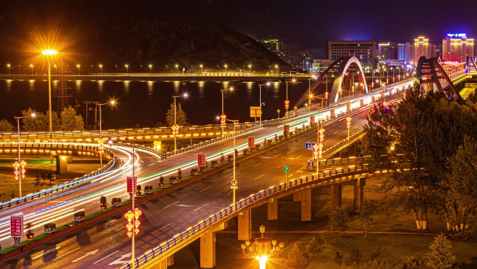 西藏拉萨柳梧大桥夜景车流中景延时
