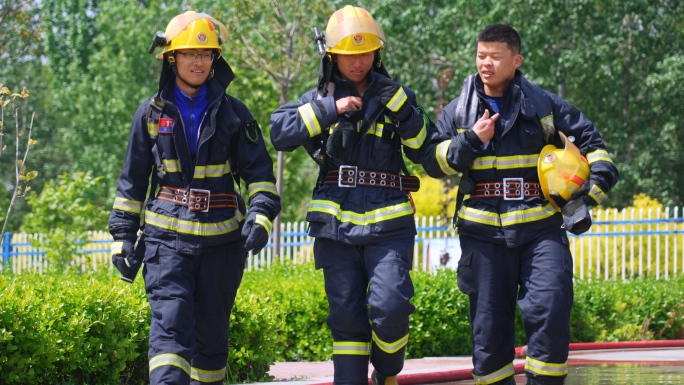 【4K】 消防训练  消防队员 喷水训练