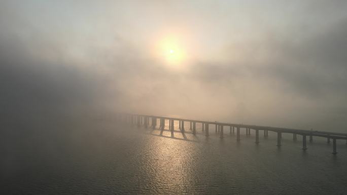 泉州湾跨海大桥平流雾航拍