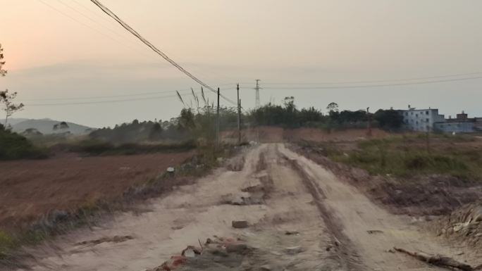 尘土泥路 非铺装 路面上山山路 机耕烂路