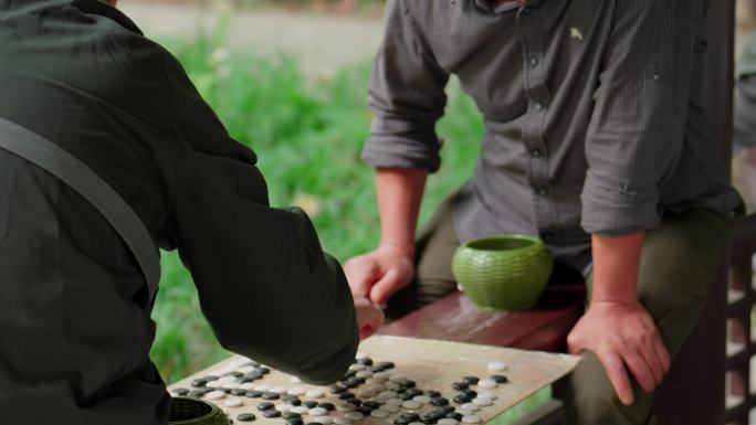 围棋棋盘上的激烈博弈