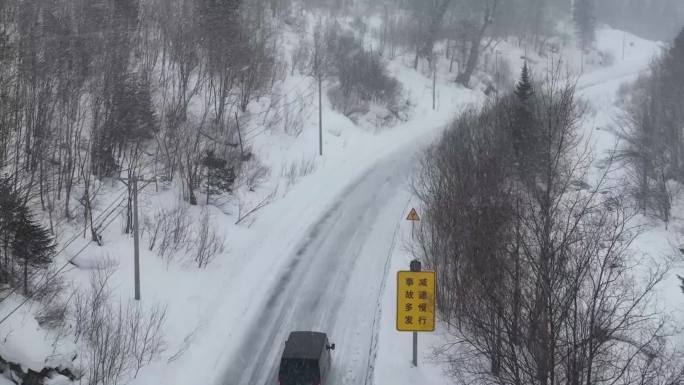 中国雪乡航拍远景大景冬季森林雪地开车