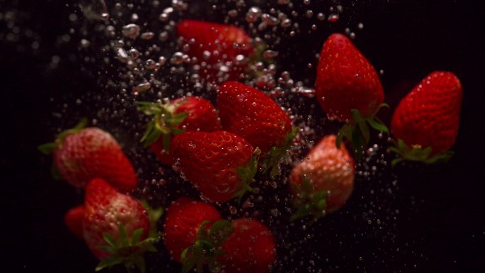 草莓落水