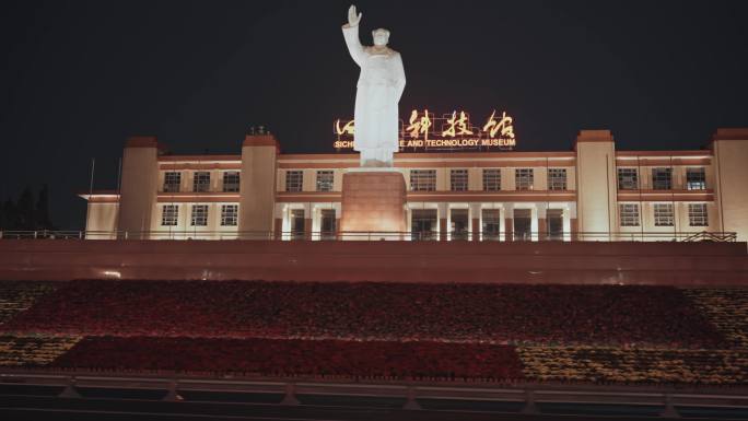 成都市中心人民南路毛主席雕像夜景