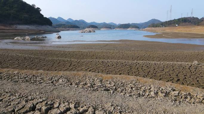 旱灾水库干涸自然灾害龟裂农田河流干涸灾害