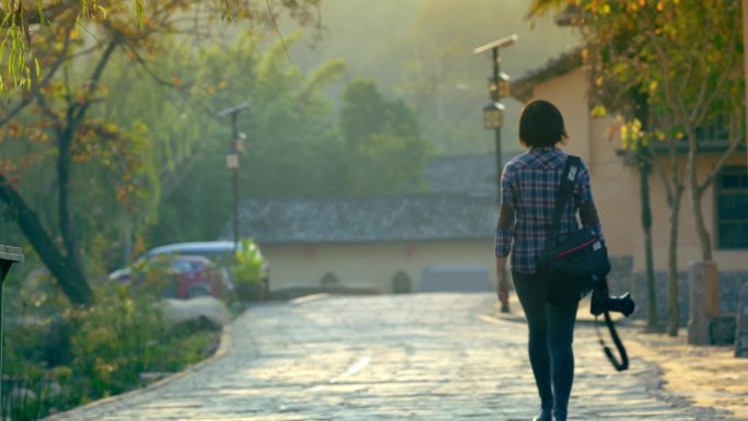 旅行 景区 乡间 拍摄 少女 女摄影师