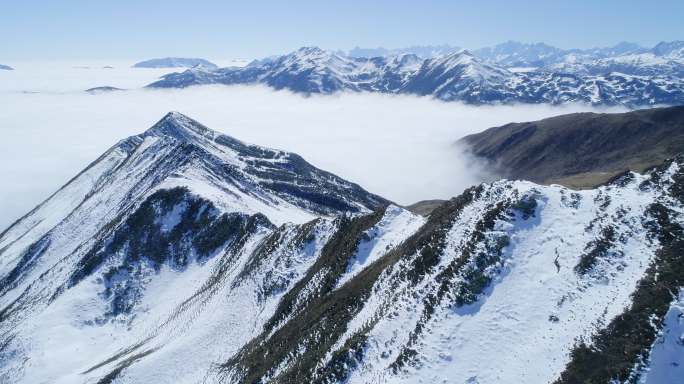 航拍四川美丽夹金山自然风光高原雪景云海