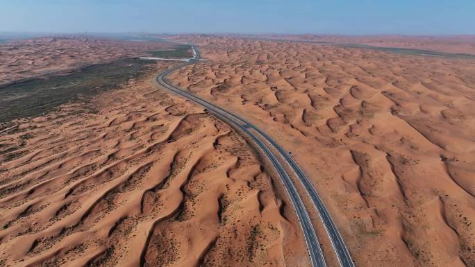 8段素材：腾格里沙漠公路4K航拍