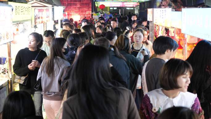 夜市宵夜美食街人群