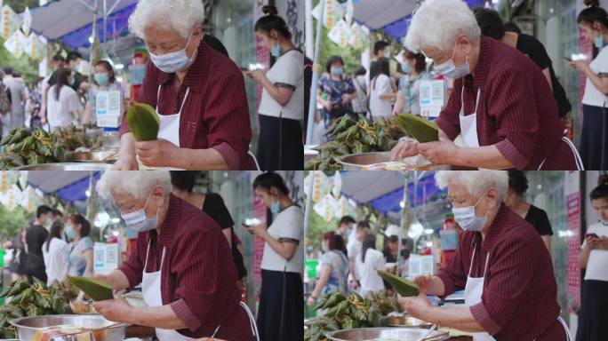 端午节成都马鞍街商铺银发老人娴熟包粽子