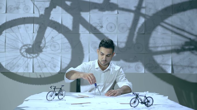 设计师画图，自行车