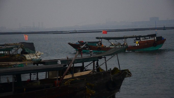 广西防城港东湾渔家乐边上大海晨曦微露