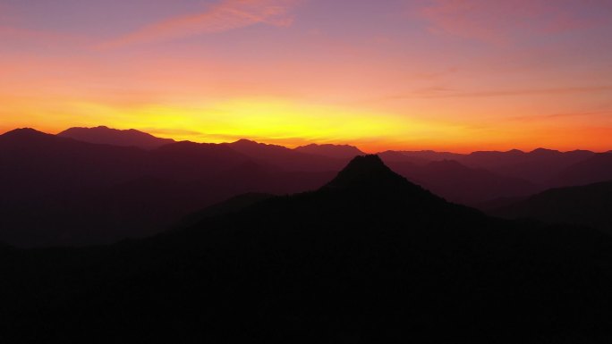 夕阳日落晚霞群山山脉空镜风光