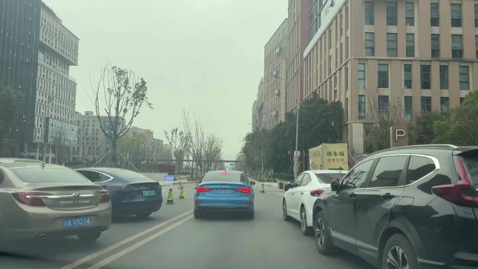 车辆占道 人行道停车 违章停车