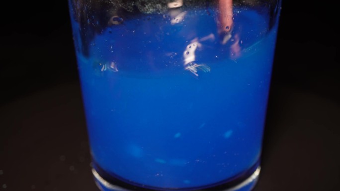 镜头合集蓝莓果汁粉蓝色果汁粉硫酸铜溶液