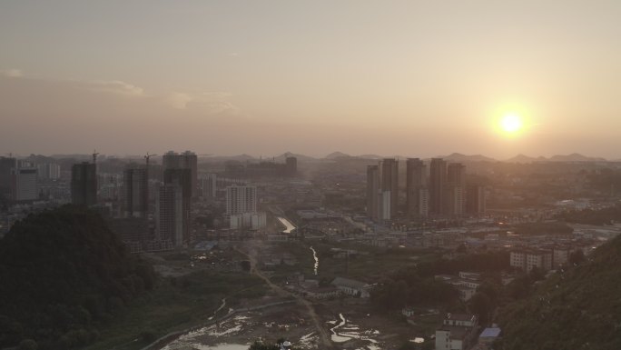 安顺虹山湖公园 夕阳 山体