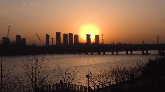 河水阳光太阳升起唯美浪漫大河河岸江河日出