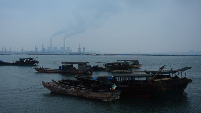 广西防城港东湾渔家乐边上大海晨曦微露