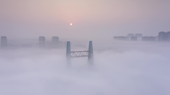 大雾城市日出