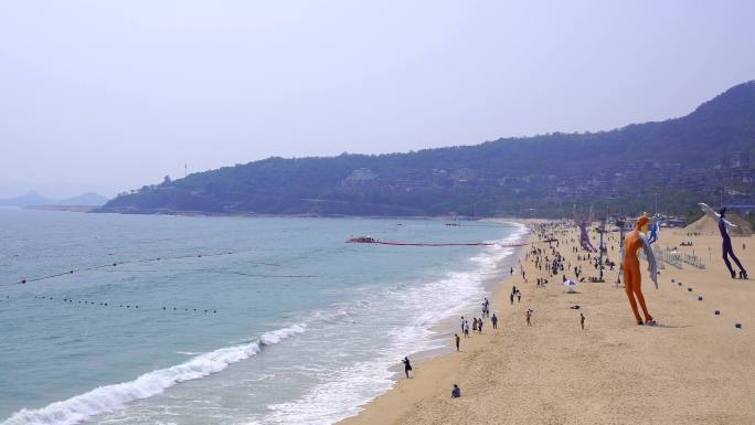 深圳大梅沙海滩游客度假