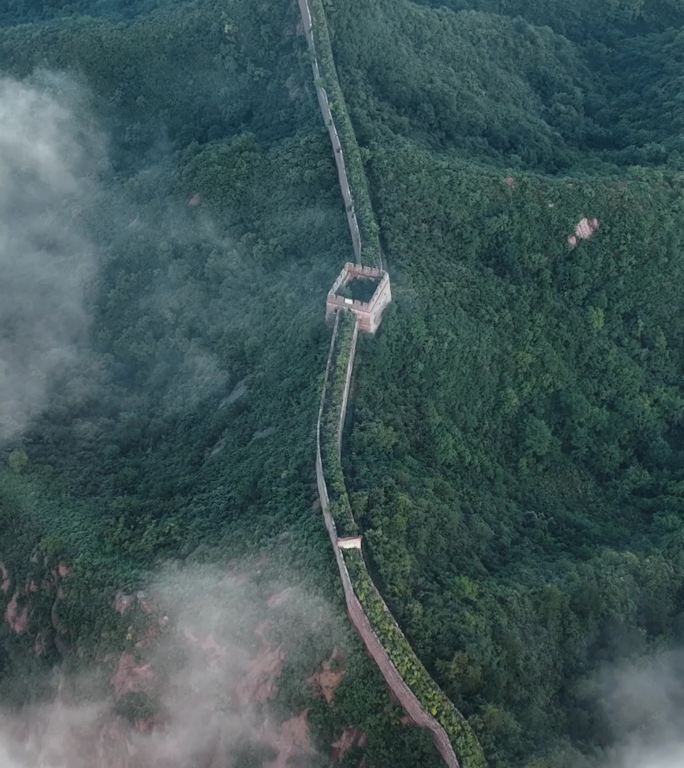 长城清晨绝美云海俯瞰大地长城