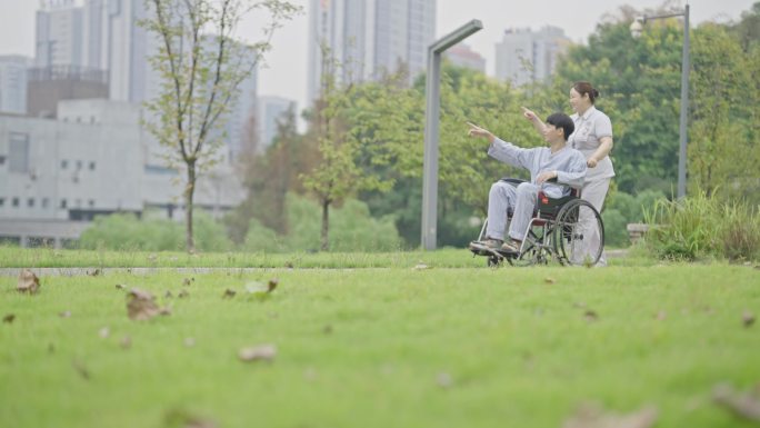 4K推轮椅 照顾病人