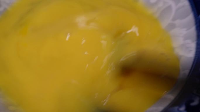 镜头合集搅打蛋液鹌鹑蛋磕鸡蛋(1)