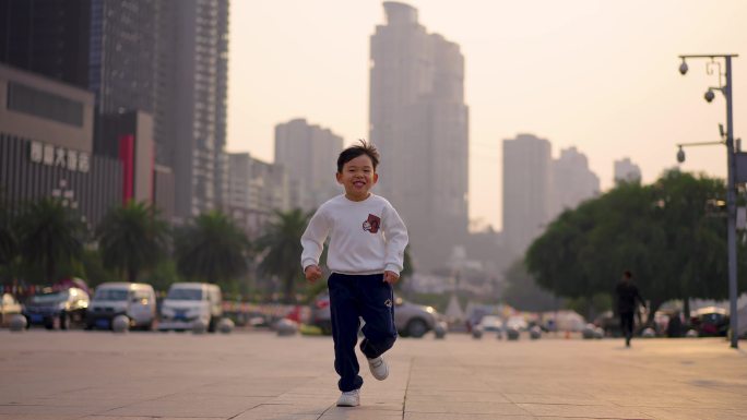 小孩奔跑升格拍摄