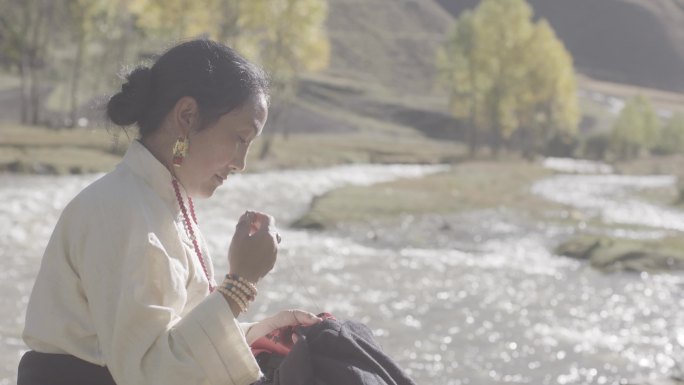 藏族藏民 河边刺绣 纪录片
