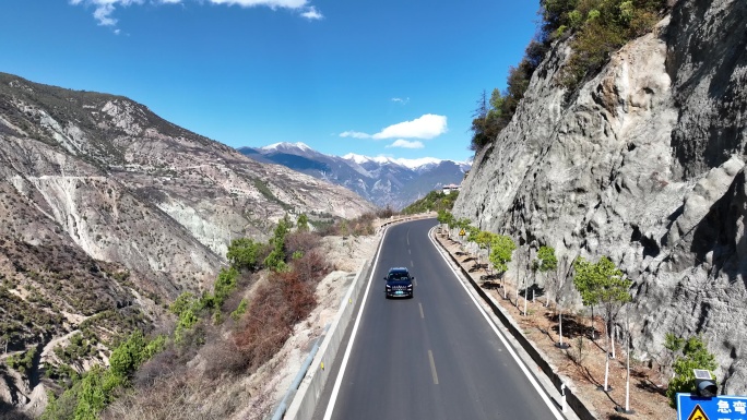 白马雪山公路航拍