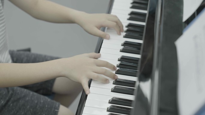 钢琴演奏 琴键 特写 钢琴教学