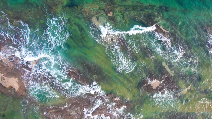 4k俯拍海边浪花海浪