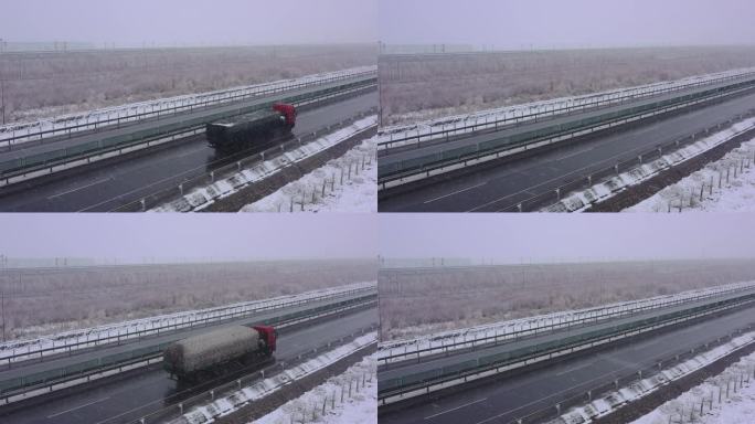 风雪中高速公路货运卡车