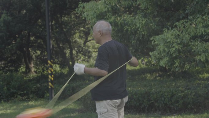 老年人清晨 街头公园 健身